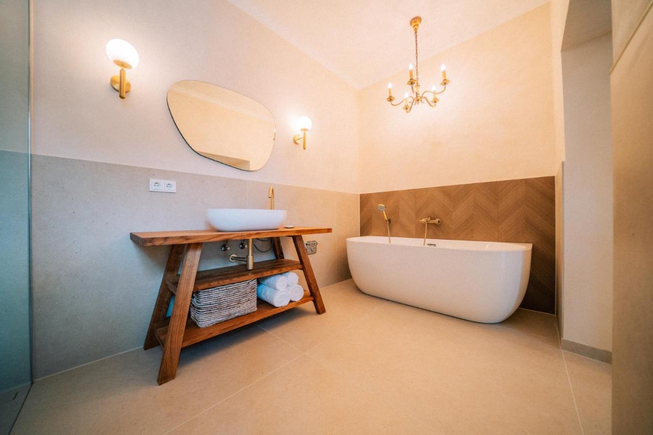 Gut Foersterlay - Exklusive Boutique Apartments Im Historischen Winzerhaus Direkt An Der Mosel Lösnich Екстериор снимка
