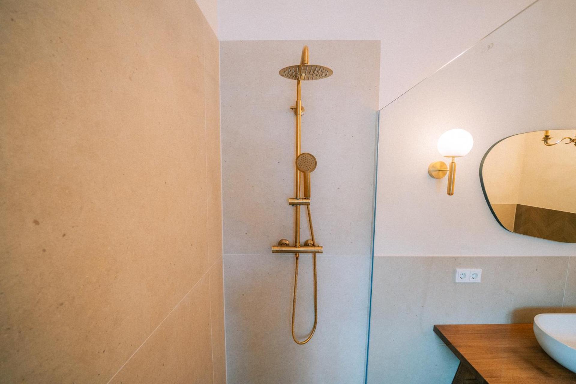 Gut Foersterlay - Exklusive Boutique Apartments Im Historischen Winzerhaus Direkt An Der Mosel Lösnich Стая снимка