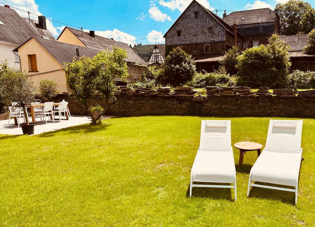 Gut Foersterlay - Exklusive Boutique Apartments Im Historischen Winzerhaus Direkt An Der Mosel Lösnich Екстериор снимка